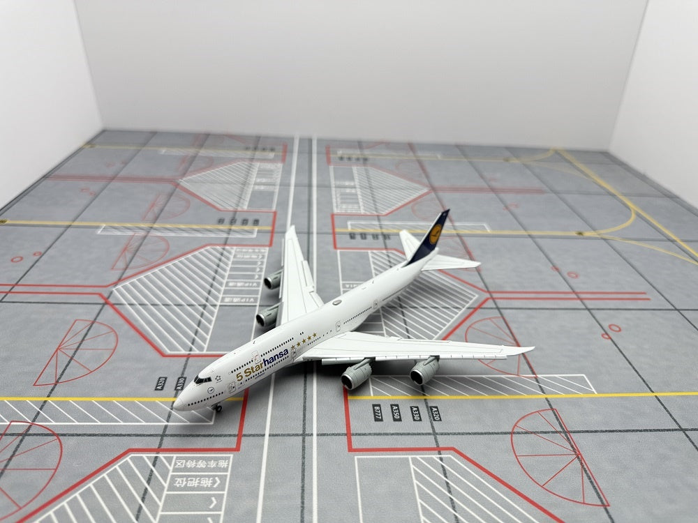 1:400 YY Wings Lufthansa Airlines Boeing B747-8 D-ABYD/D-ABYI/D-ABYM/D-ABYP Aircraft Model+Free Tractor