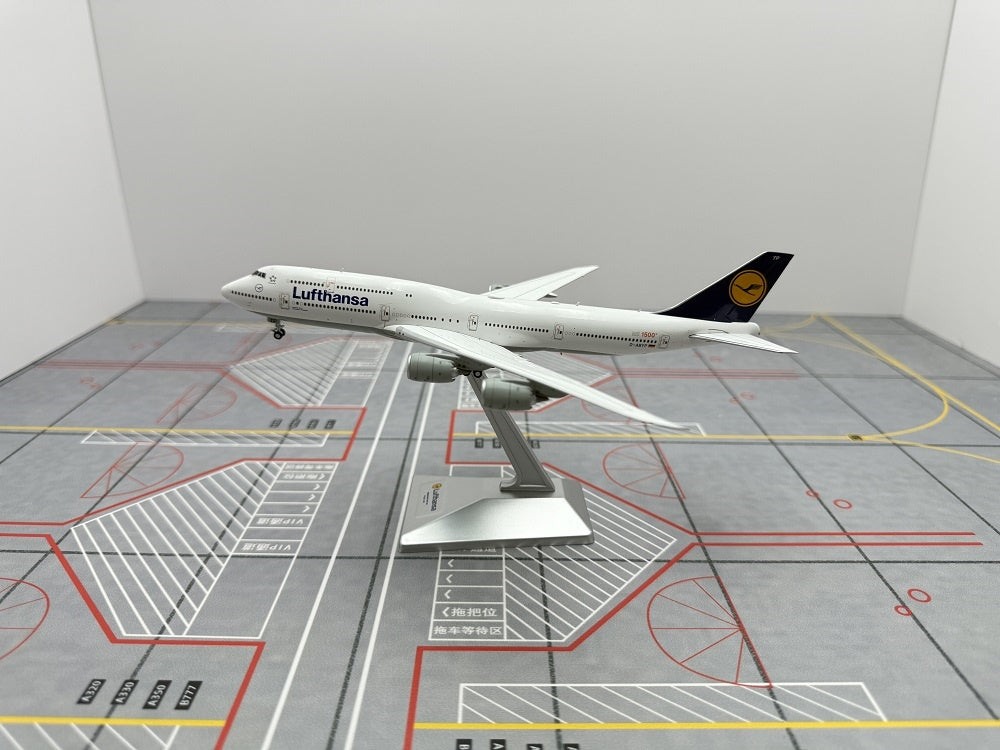 1:400 YY Wings Lufthansa Airlines Boeing B747-8 D-ABYD/D-ABYI/D-ABYM/D-ABYP Aircraft Model+Free Tractor