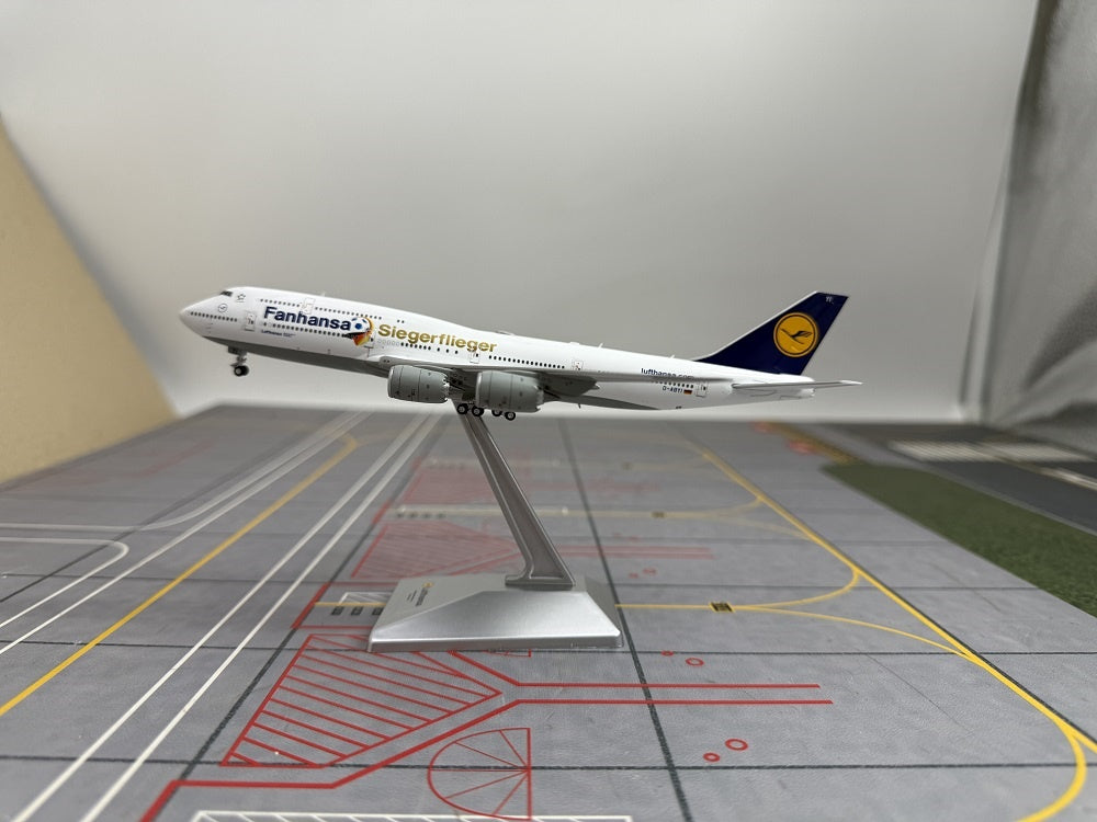 1:400 YY Wings Lufthansa Airlines Boeing B747-8 D-ABYD/D-ABYI/D-ABYM/D-ABYP Aircraft Model+Free Tractor