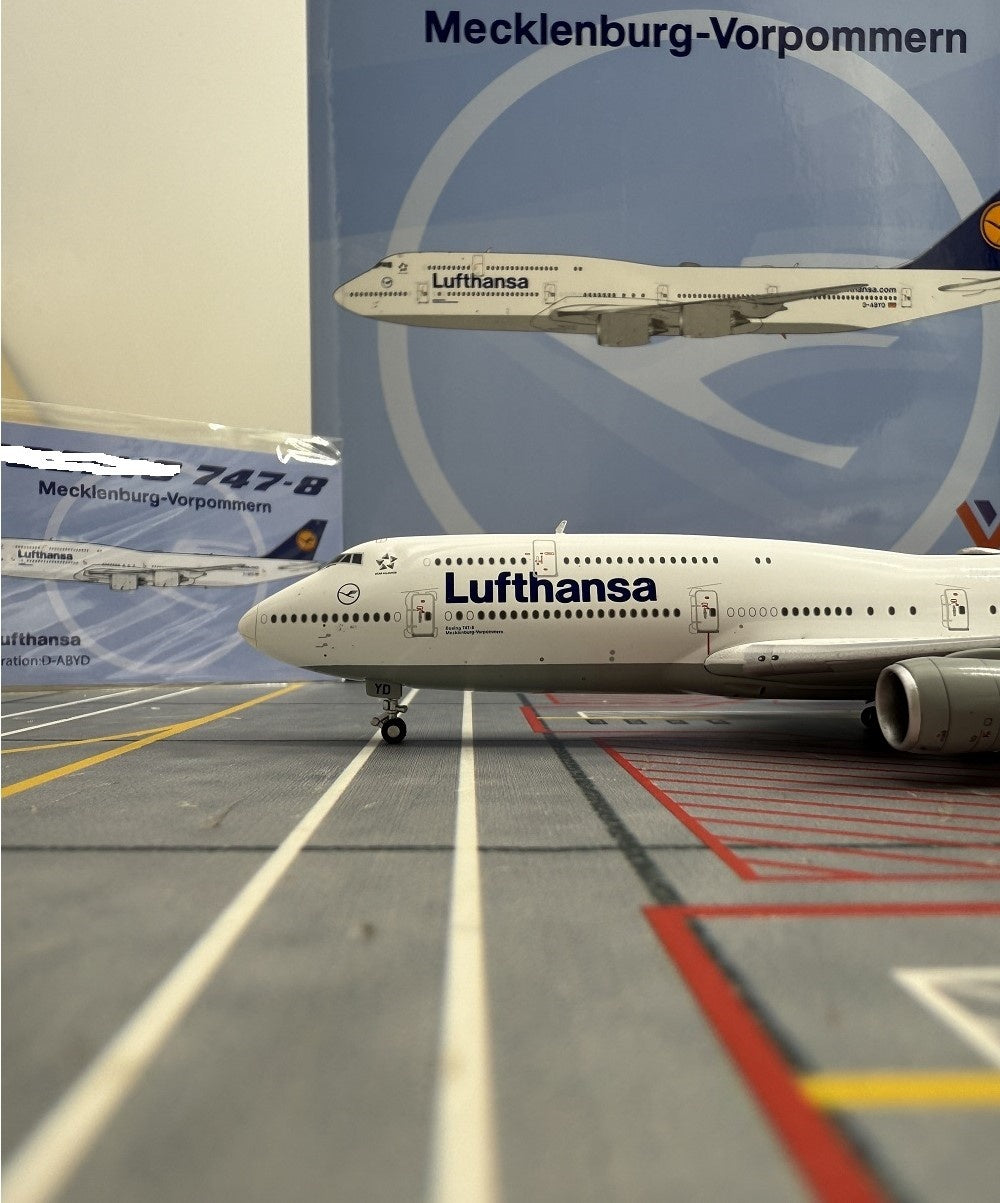1:400 YY Wings Lufthansa Airlines Boeing B747-8 D-ABYD/D-ABYI/D-ABYM/D-ABYP Aircraft Model+Free Tractor
