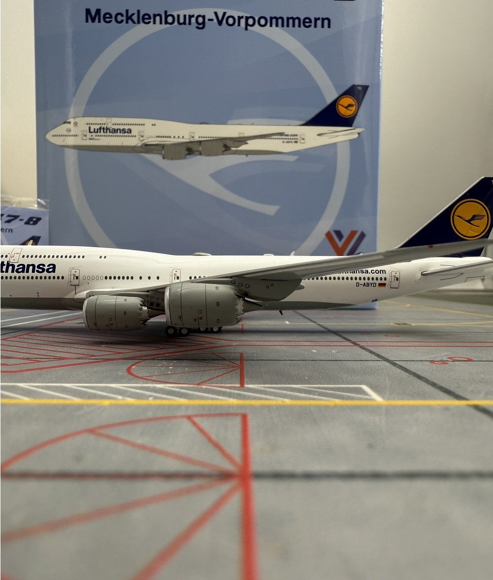 1:400 YY Wings Lufthansa Airlines Boeing B747-8 D-ABYD/D-ABYI/D-ABYM/D-ABYP Aircraft Model+Free Tractor