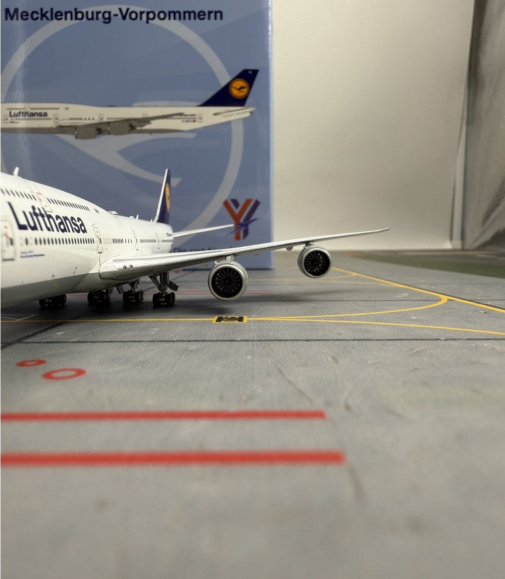 1:400 YY Wings Lufthansa Airlines Boeing B747-8 D-ABYD/D-ABYI/D-ABYM/D-ABYP Aircraft Model+Free Tractor