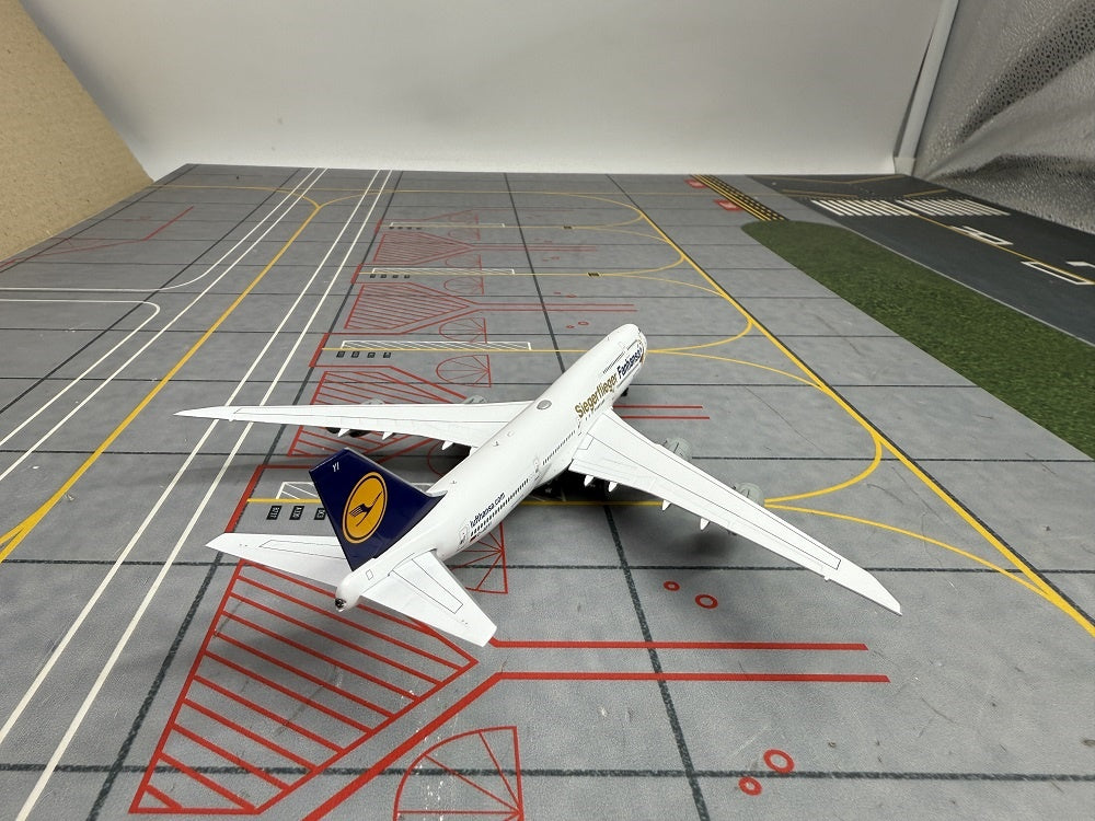 1:400 YY Wings Lufthansa Airlines Boeing B747-8 D-ABYD/D-ABYI/D-ABYM/D-ABYP Aircraft Model+Free Tractor