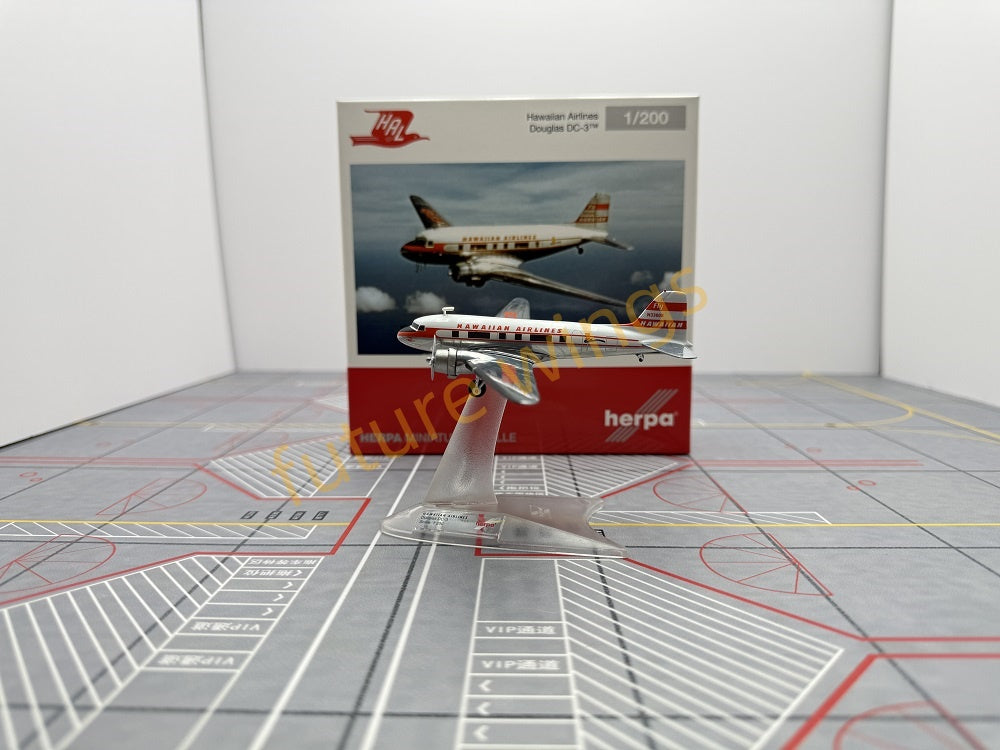 1:200 Herpa Wings 572613 Hawaiian Airlines Douglas DC-3 N33608 Diecast Aircraft Model