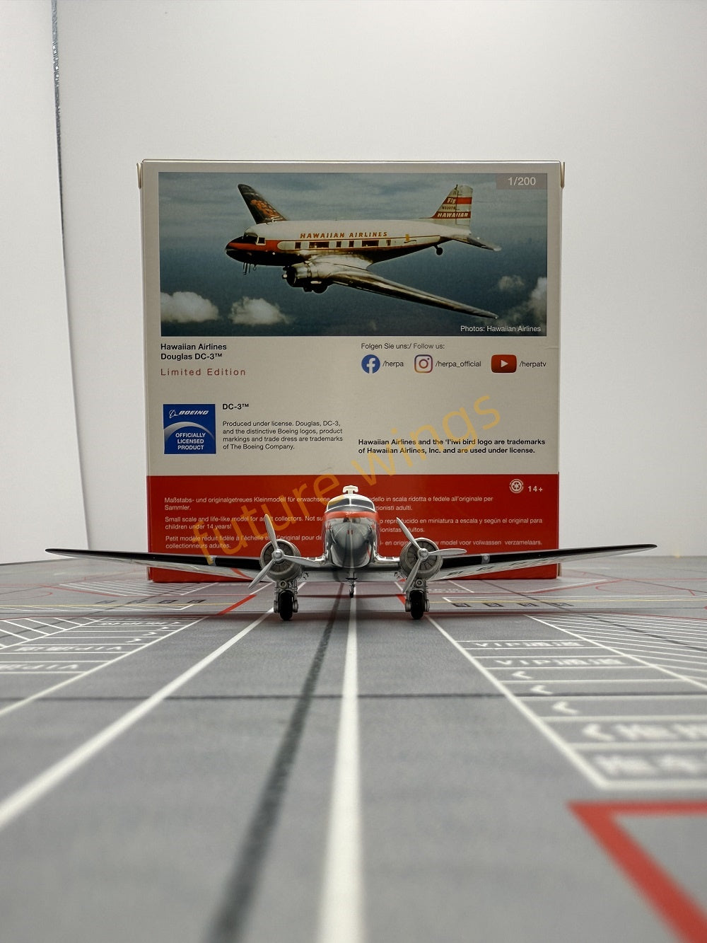 1:200 Herpa Wings 572613 Hawaiian Airlines Douglas DC-3 N33608 Diecast Aircraft Model