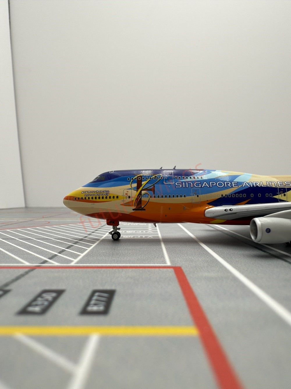 1:400 HX Models Singapore Airlines B747-400 9V-SPL/9V-SPK Aircraft Model With Stand+Free Tractor
