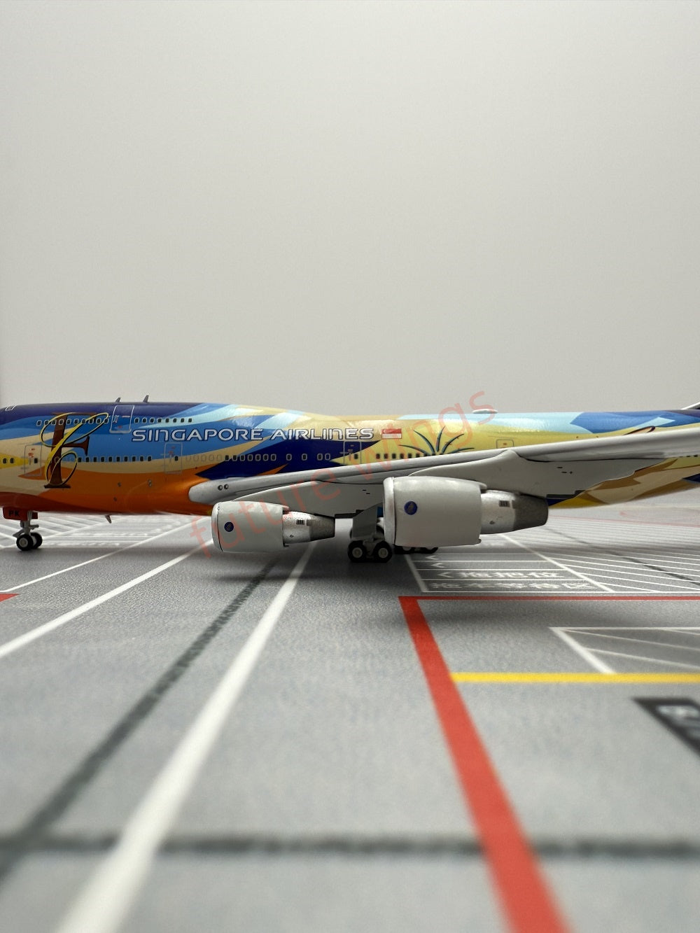 1:400 HX Models Singapore Airlines B747-400 9V-SPL/9V-SPK Aircraft Model With Stand+Free Tractor