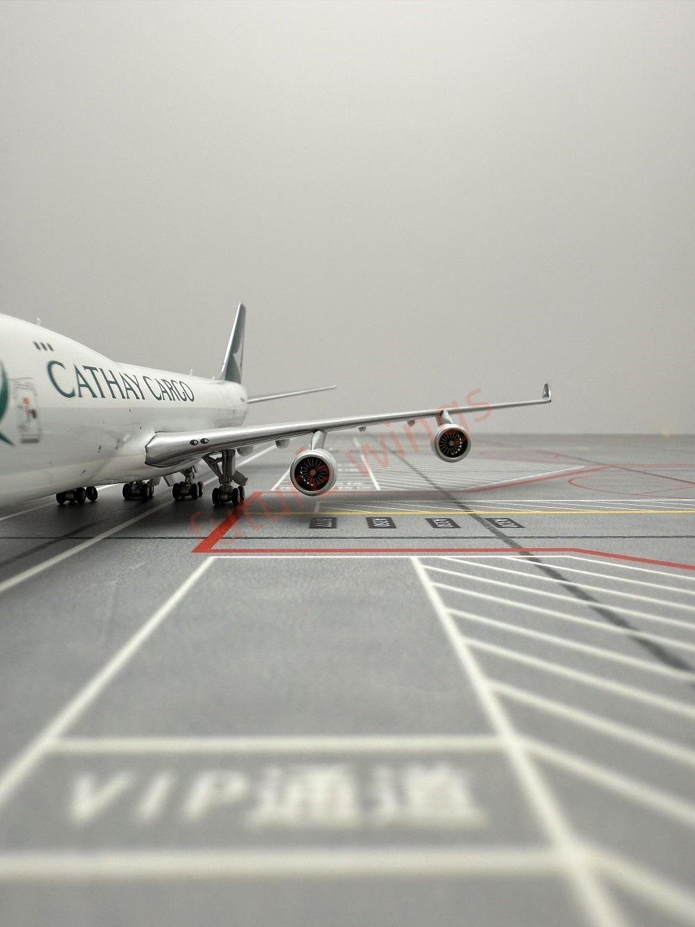 1:400 YY Wings Cathay Pacific Cargo B747-400F B-LID Aircraft Model+Free Tractor