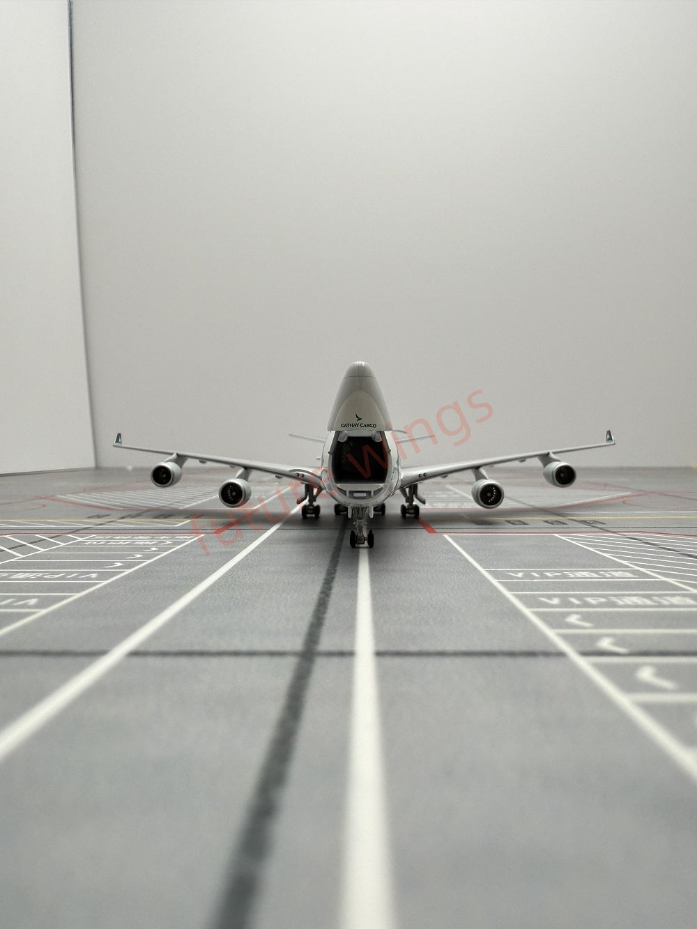 1:400 YY Wings Cathay Pacific Cargo B747-400F B-LID Aircraft Model+Free Tractor