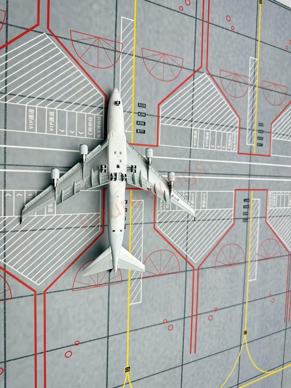 1:400 YY Wings Cathay Pacific Cargo B747-400F B-LID Aircraft Model+Free Tractor