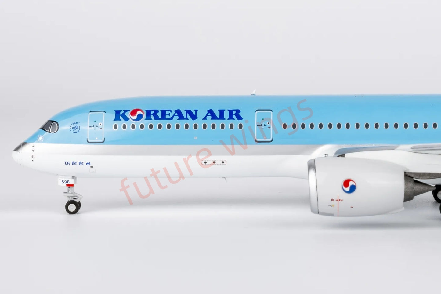 1:400 NG Models NG39102 Korean Air A350-900 HL8598 Aircraft Model+Free Tractor