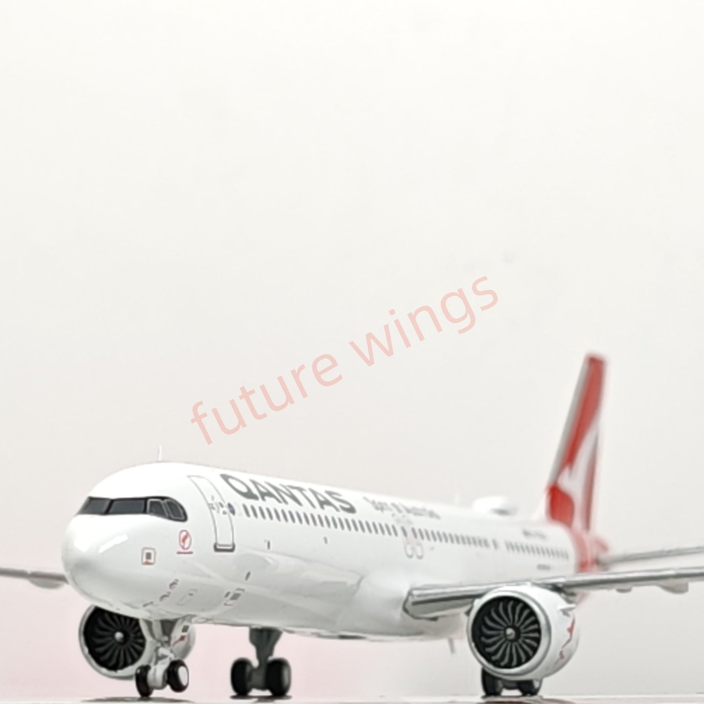 1:400 PandaModel 62451 Qantas Airways A321neo VH-OGA Aircraft Model+Free Tractor