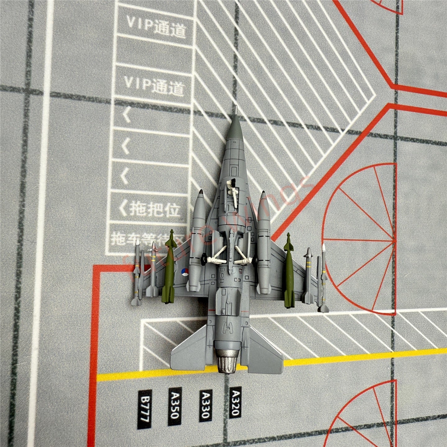 1:200 Herpa Wings 571678 Royal Netherlands Air Force F-16AM J-871 Diecast Aircraft Model
