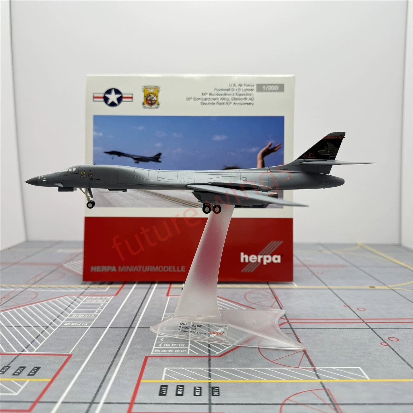 1:200 Herpa Wings 572903 USAF Rockwell B-1B Lancer 85-0060