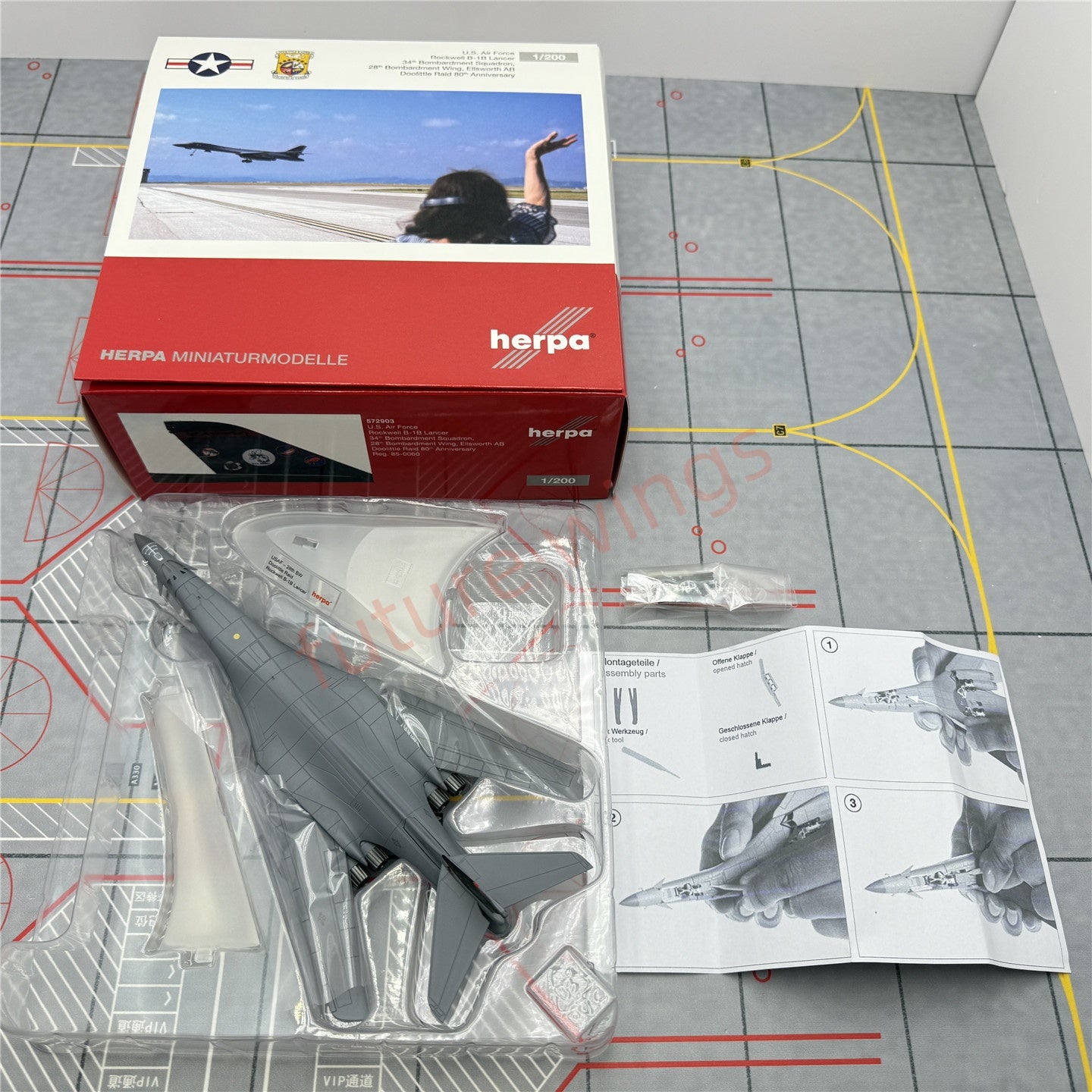 1:200 Herpa Wings 572903 USAF Rockwell B-1B Lancer 85-0060