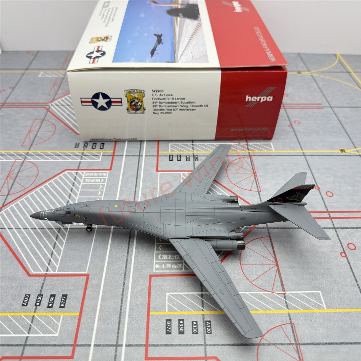 1:200 Herpa Wings 572903 USAF Rockwell B-1B Lancer 85-0060