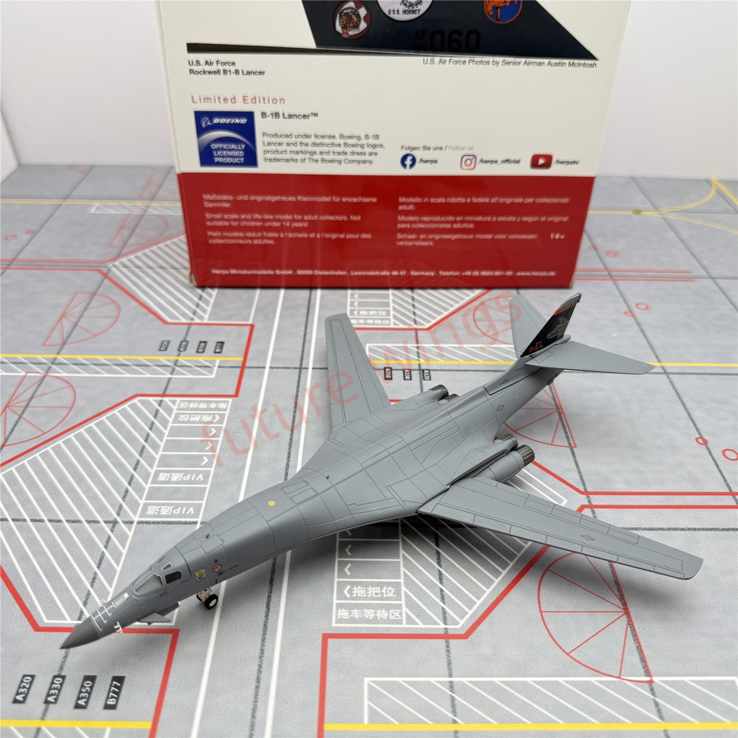 1:200 Herpa Wings 572903 USAF Rockwell B-1B Lancer 85-0060
