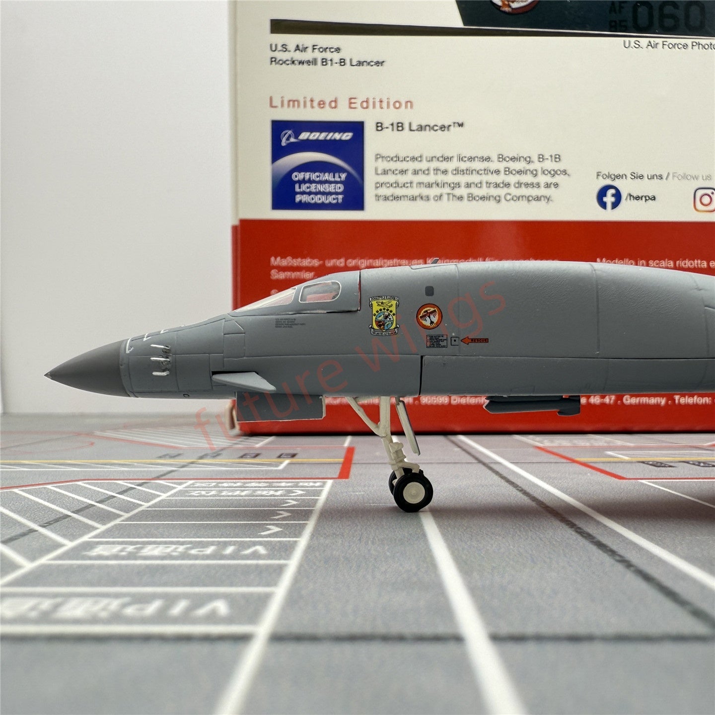 1:200 Herpa Wings 572903 USAF Rockwell B-1B Lancer 85-0060