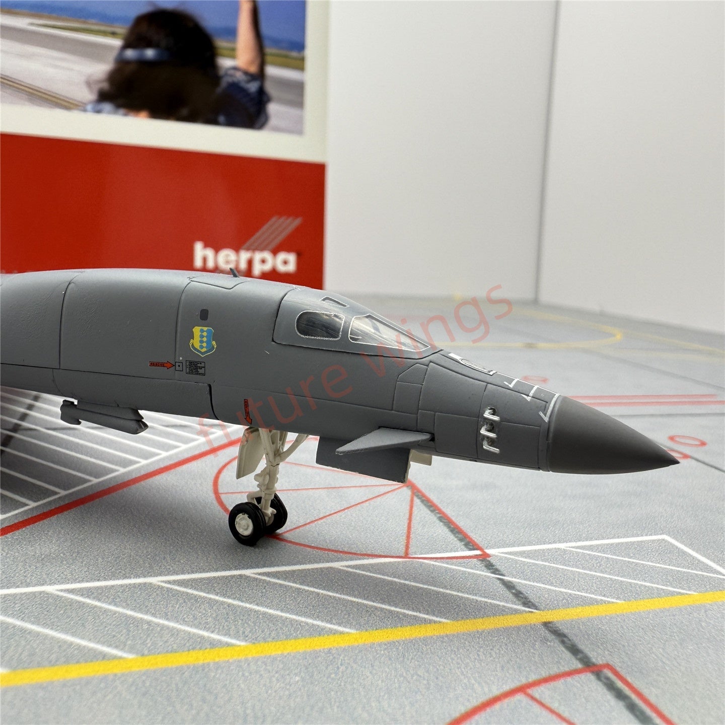 1:200 Herpa Wings 572903 USAF Rockwell B-1B Lancer 85-0060
