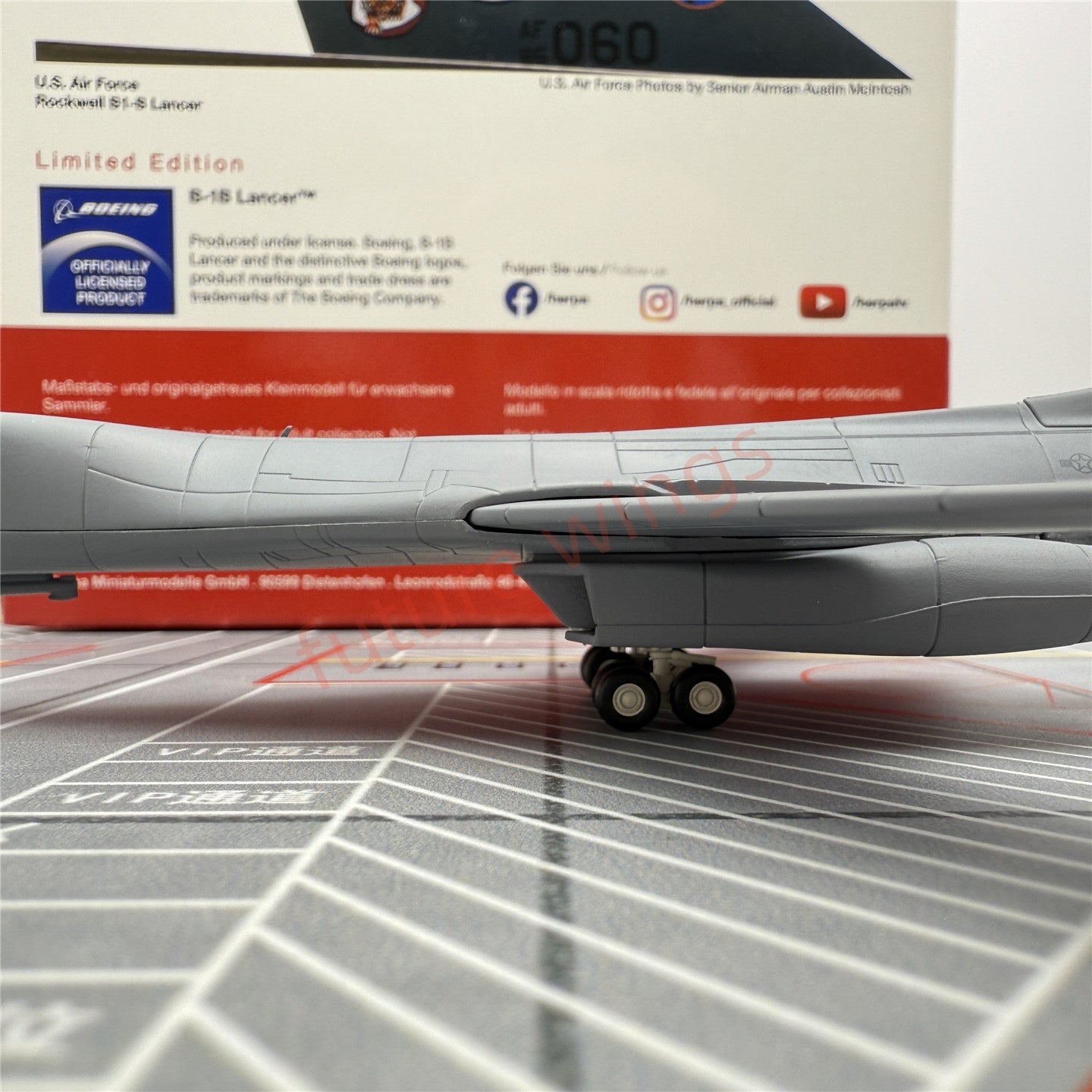 1:200 Herpa Wings 572903 USAF Rockwell B-1B Lancer 85-0060