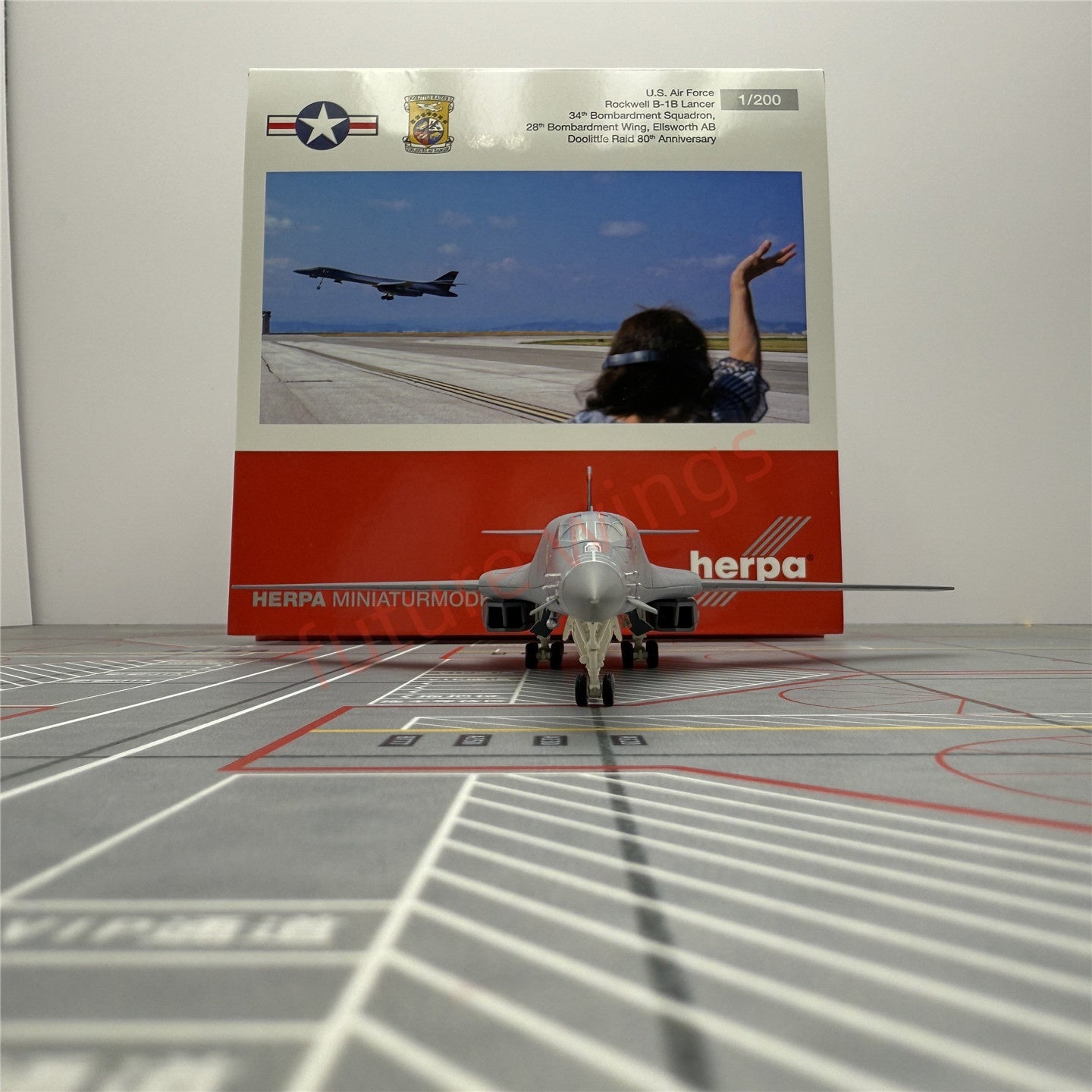 1:200 Herpa Wings 572903 USAF Rockwell B-1B Lancer 85-0060