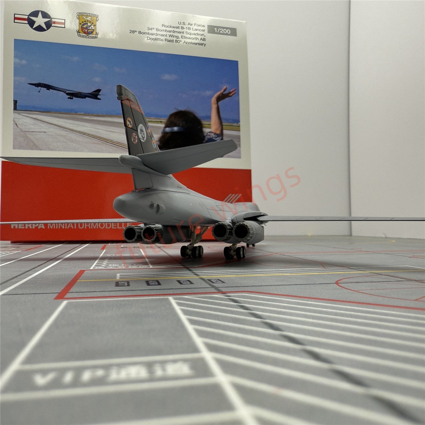 1:200 Herpa Wings 572903 USAF Rockwell B-1B Lancer 85-0060