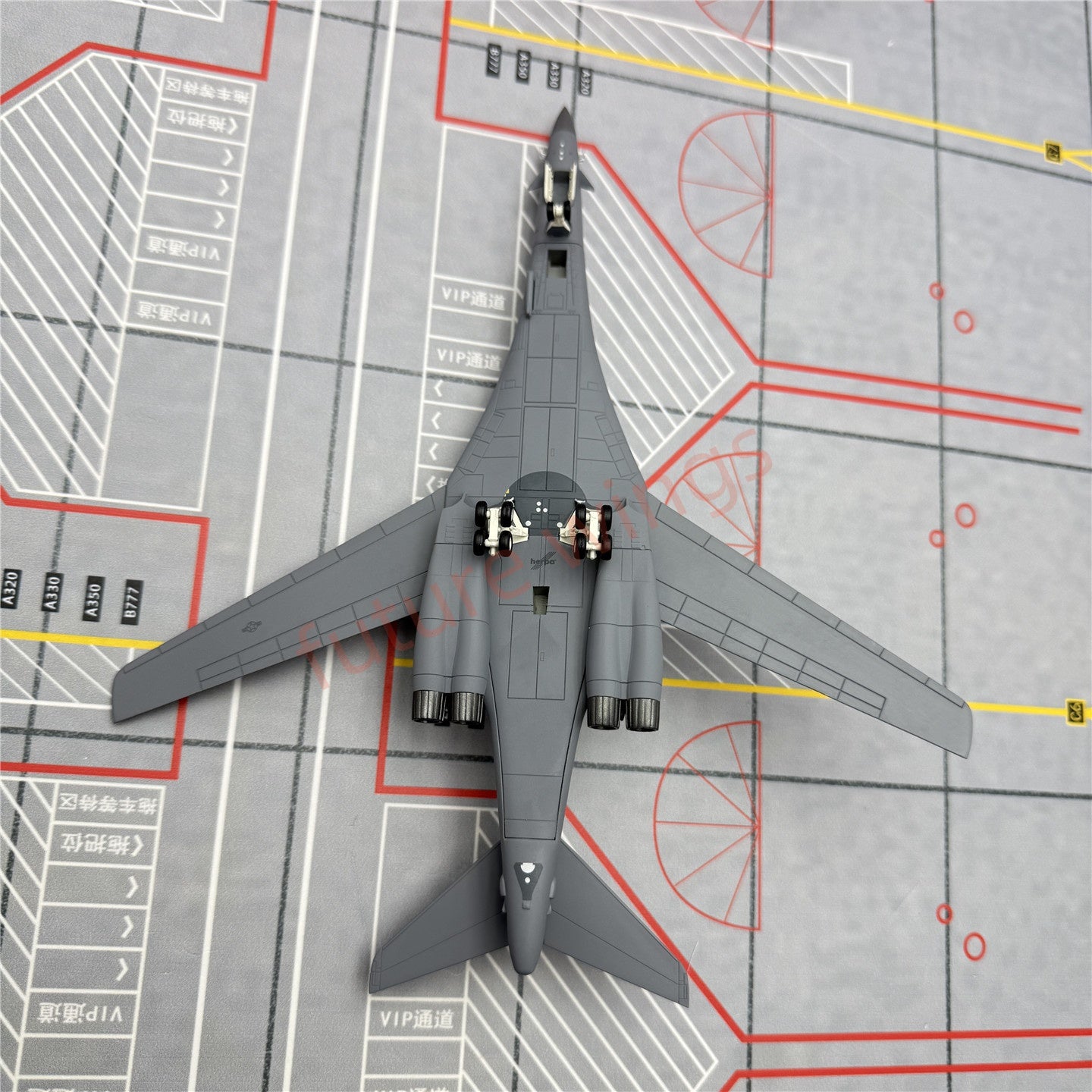 1:200 Herpa Wings 572903 USAF Rockwell B-1B Lancer 85-0060