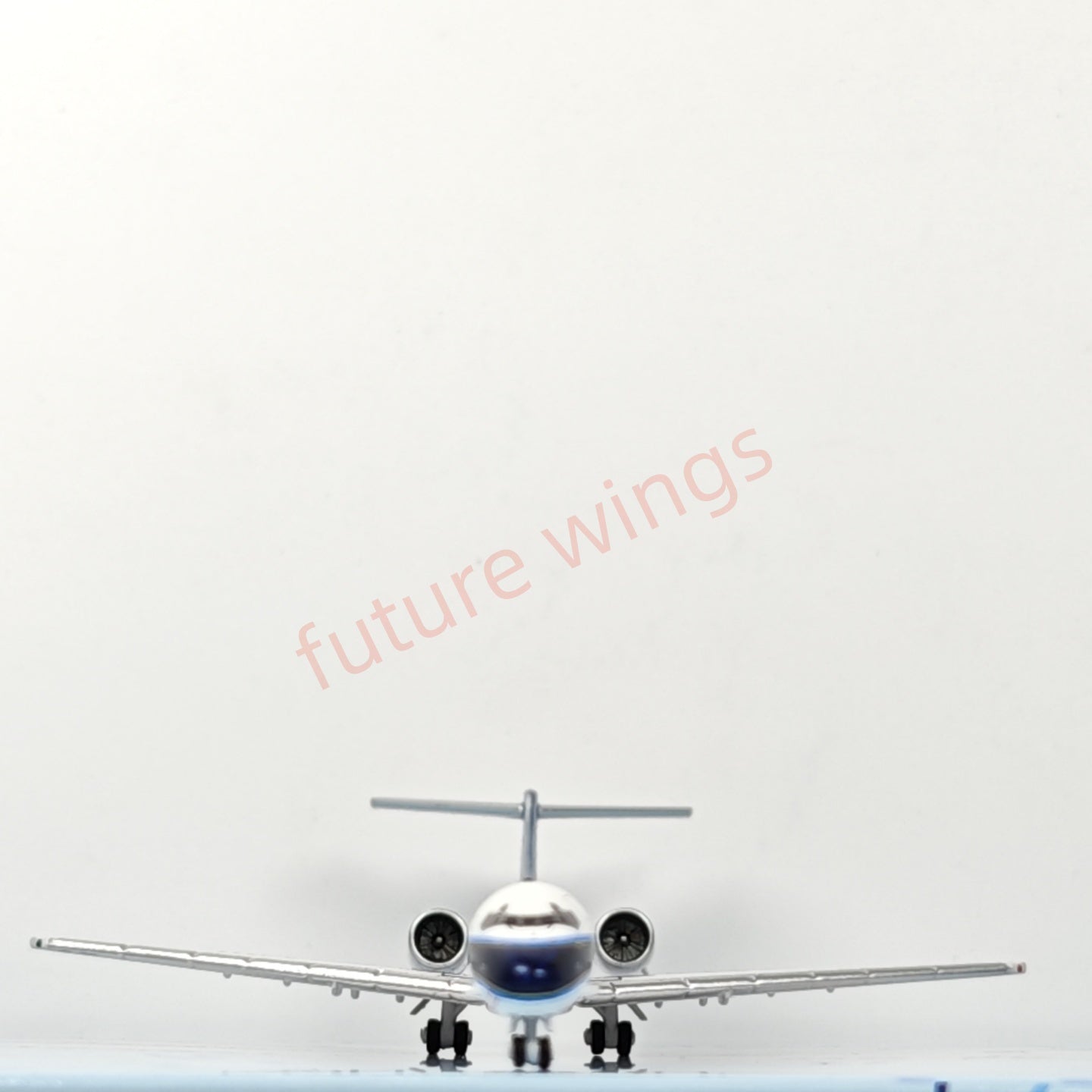 1:400 Jet Model China Southern Airlines MD-90 B-2260 B-2267 Aircraft Model+Free Tractor