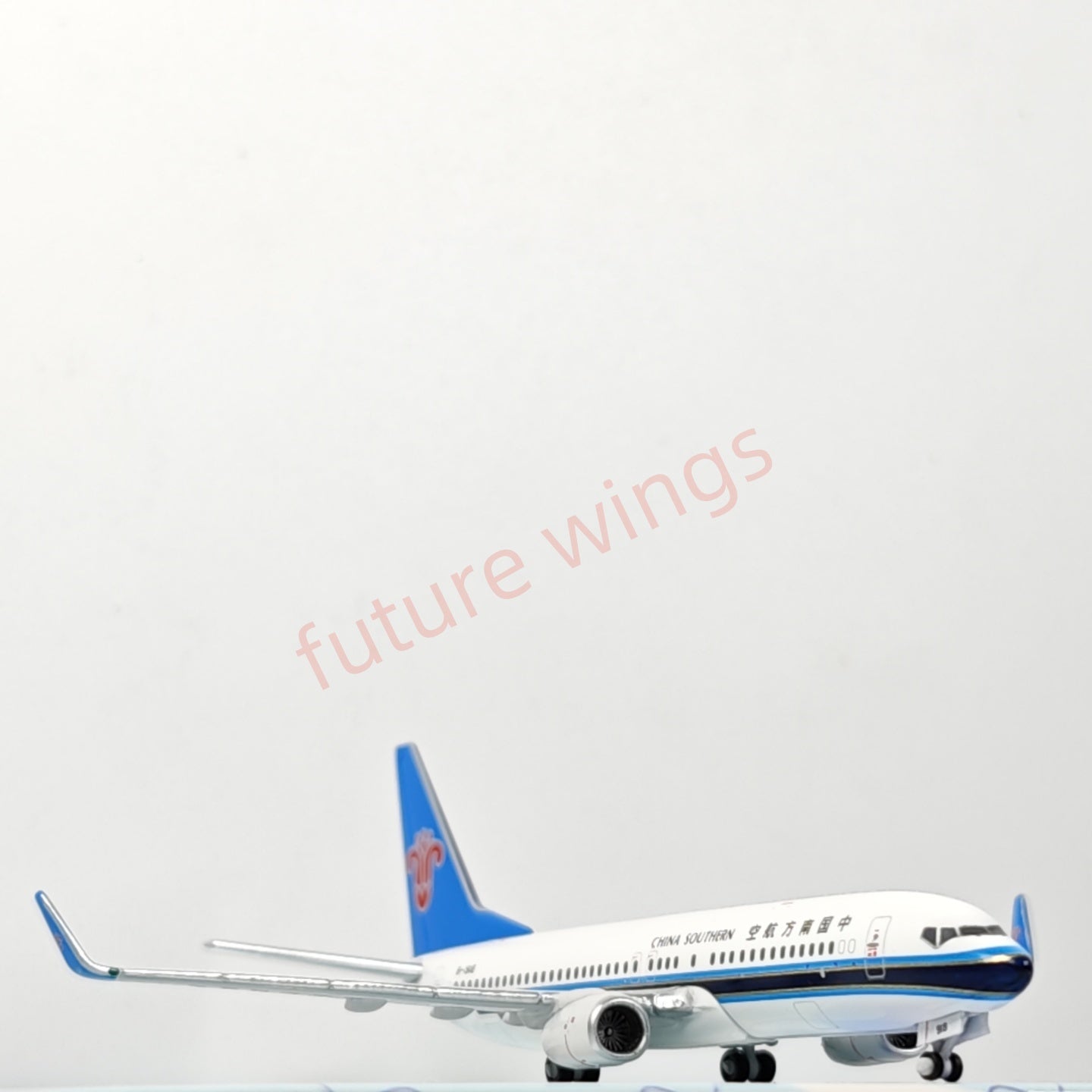 1:400 Jet Model China Southern Airlines B737-800 B-1718 B-1918 B-5678 Aircraft Model+Free Tractor