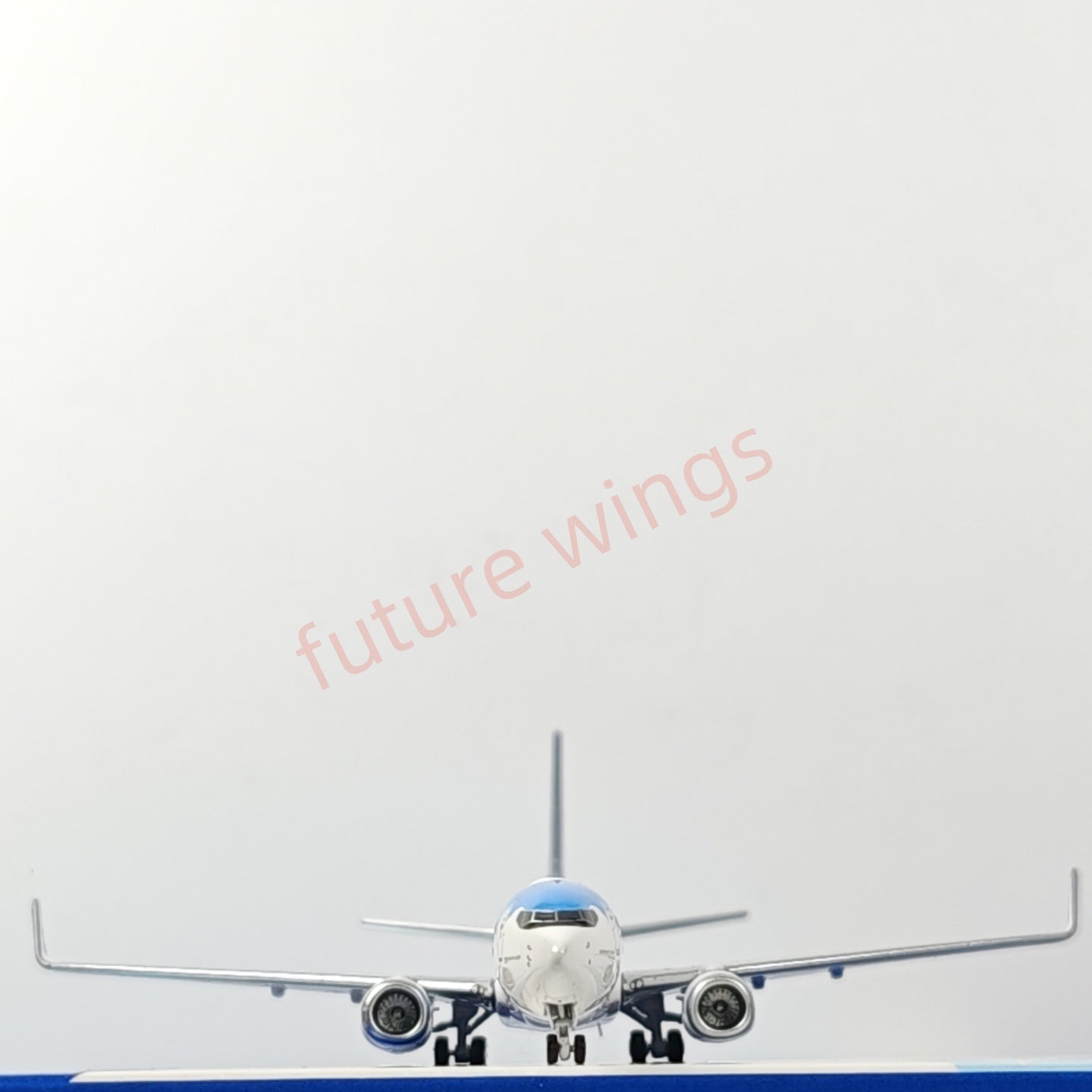 1:400 C Model WestJet Airlines B737-800 C-GWSZ Aircraft Model+Free Tractor