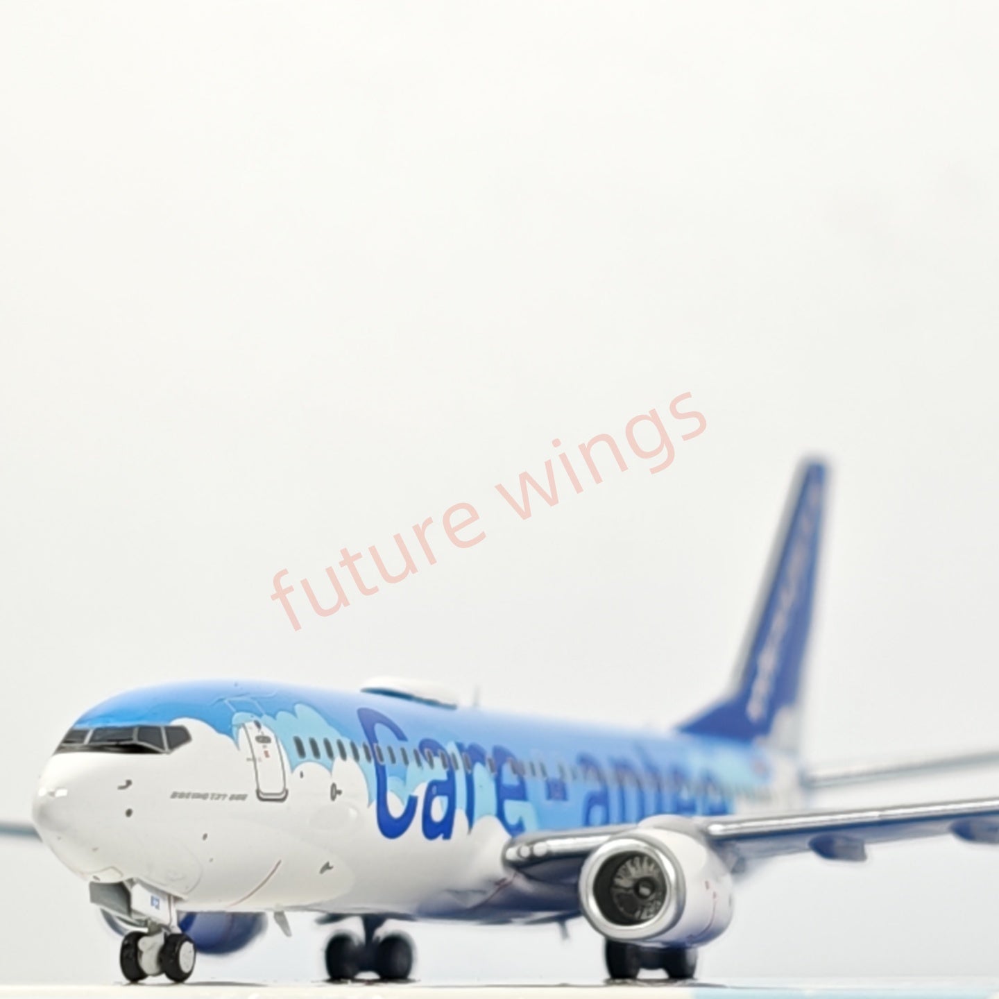 1:400 C Model WestJet Airlines B737-800 C-GWSZ Aircraft Model+Free Tractor