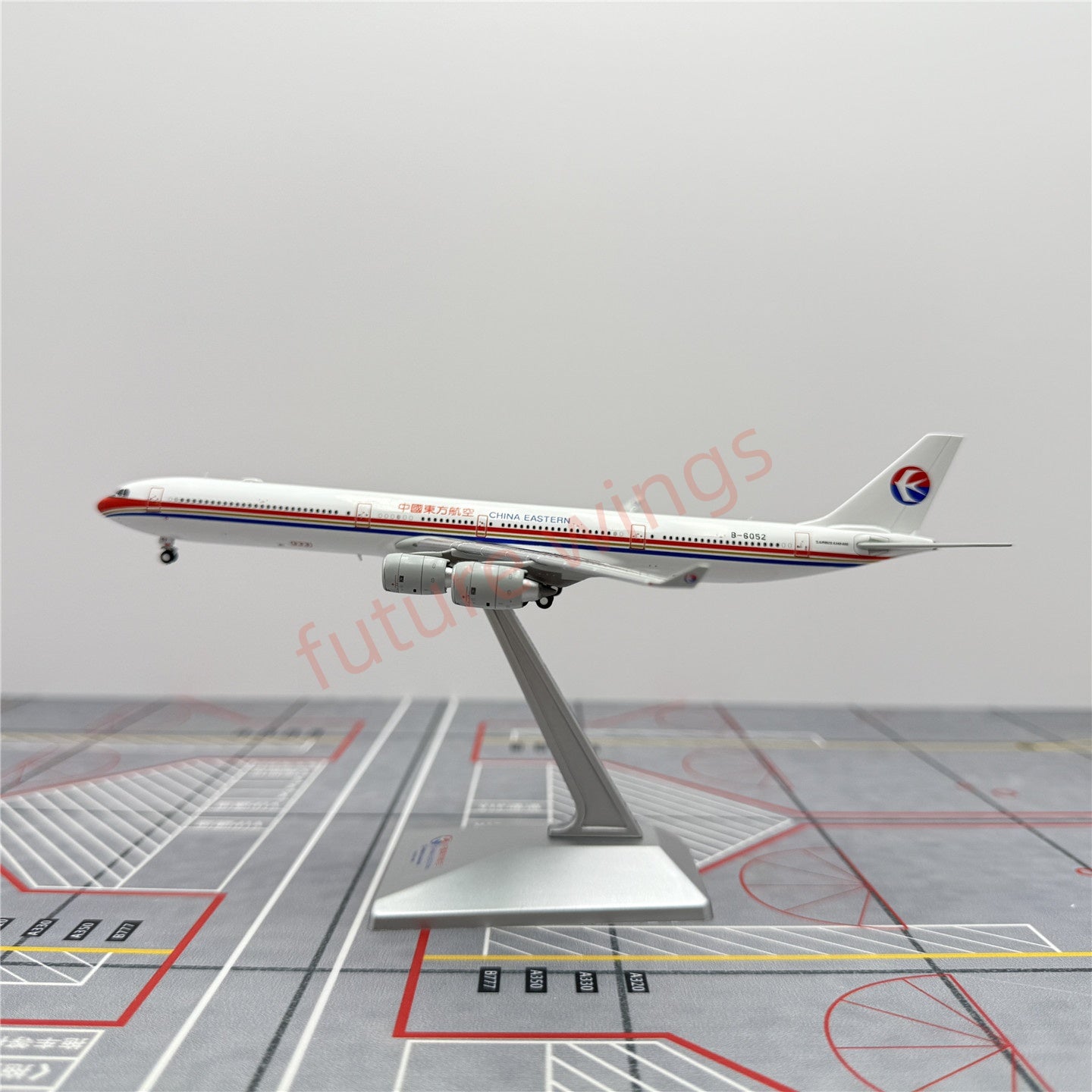 1:400 YY Wings China Eastern Airlines A340-600 B-6052 Aircraft Model+Free Tractor