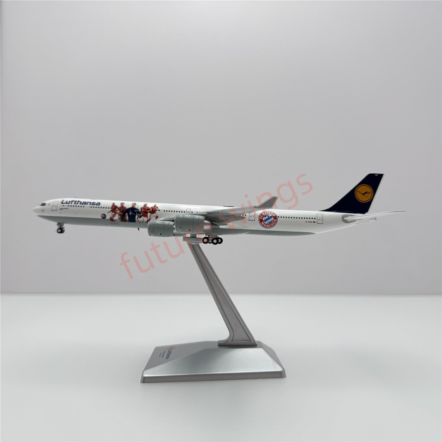1:400 YY Wings Lufthansa Airlines A340-600 D-AIHF/D-AIHK Aircraft Model+Free Tractor