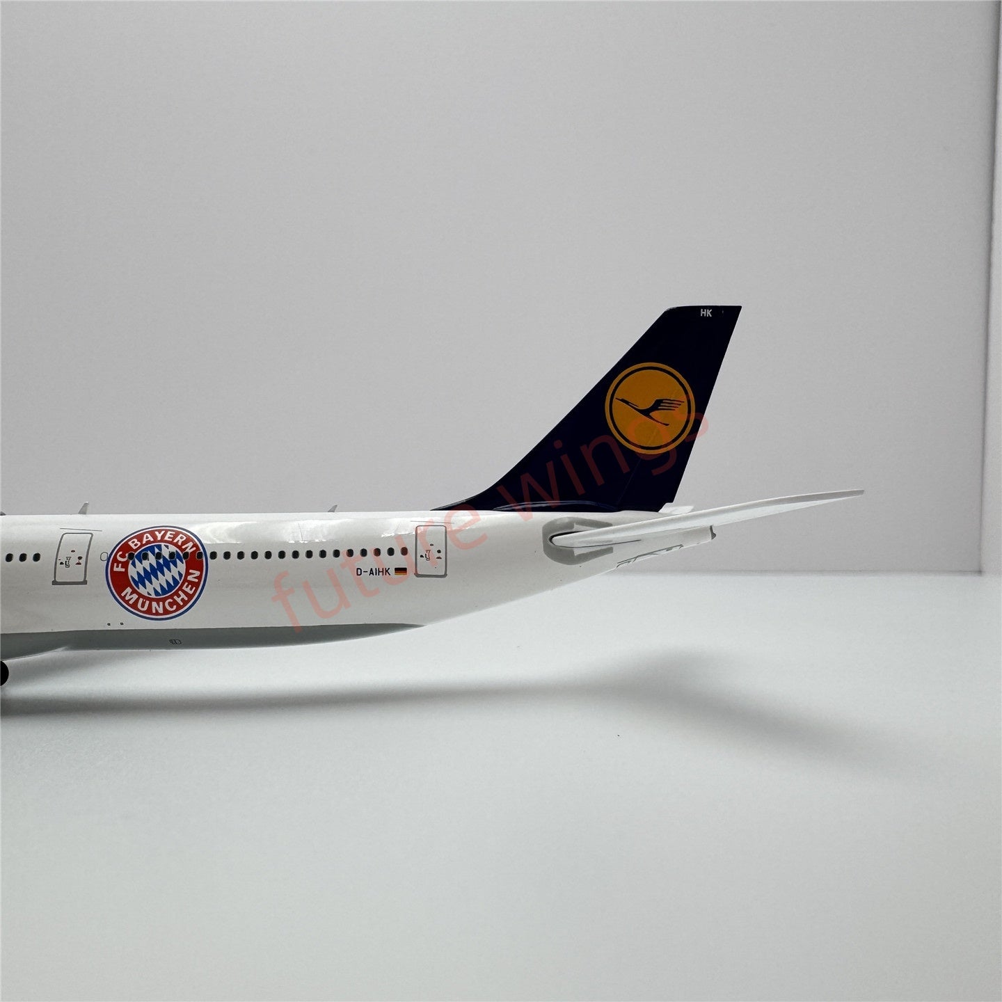 1:400 YY Wings Lufthansa Airlines A340-600 D-AIHF/D-AIHK Aircraft Model+Free Tractor