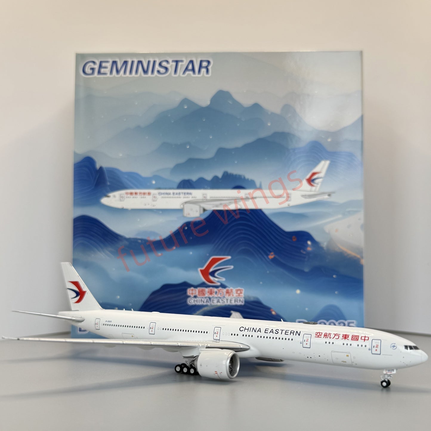 1:400 Geministar China Eastern Airlines B777-300ER B-2025 Aircraft Model+Free Tractor