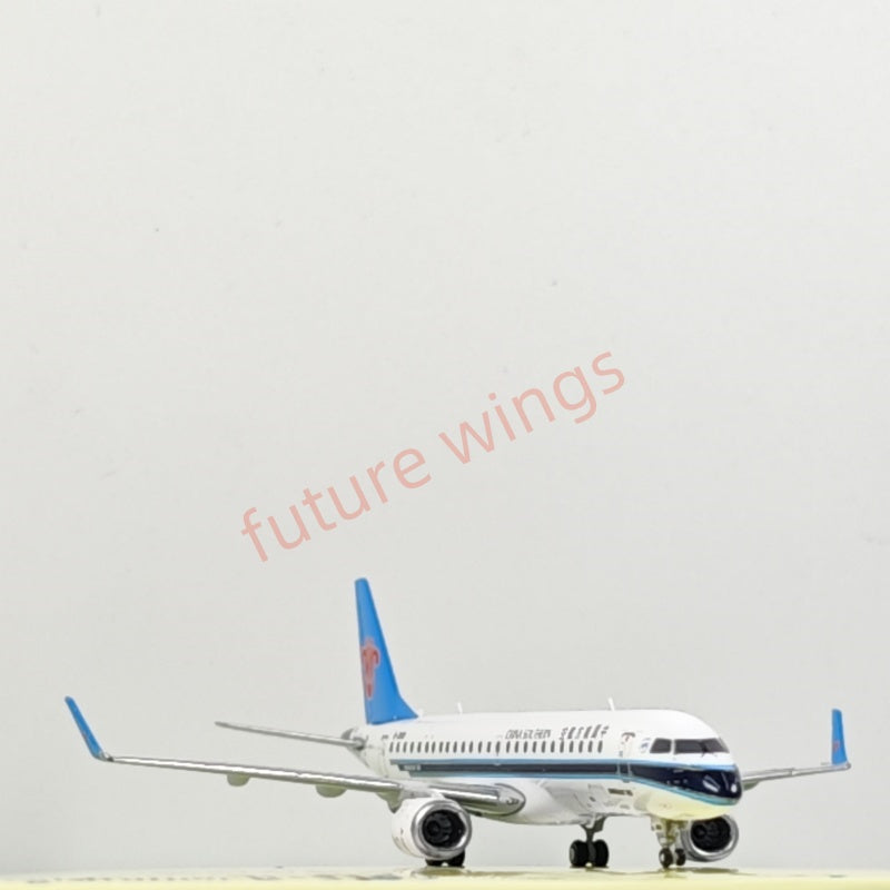 1:400 UC Model China Southern Airlines ERJ-190 B-3199 Aircraft Model+Free Tractor