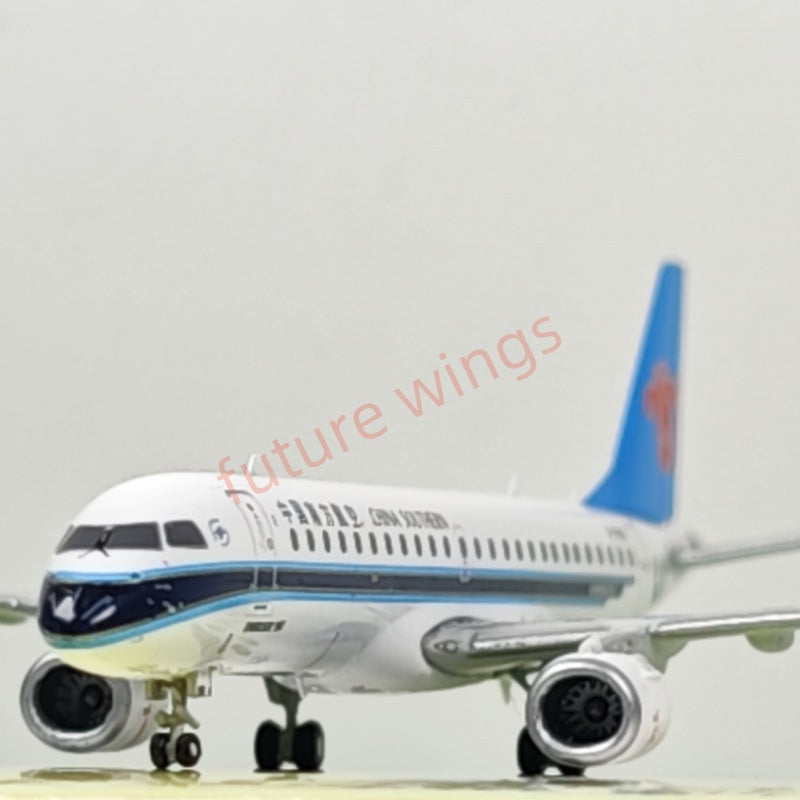 1:400 UC Model China Southern Airlines ERJ-190 B-3199 Aircraft Model+Free Tractor