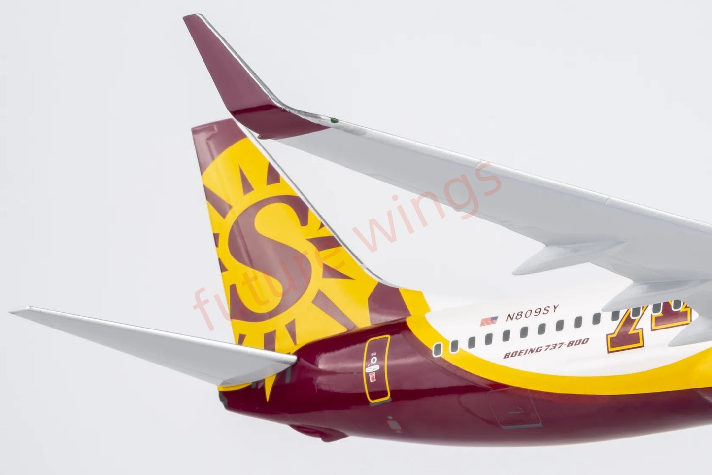 1:200 NG Models NG08049 Sun Country Airlines B737-800 N809SY Diecast Aircraft Model