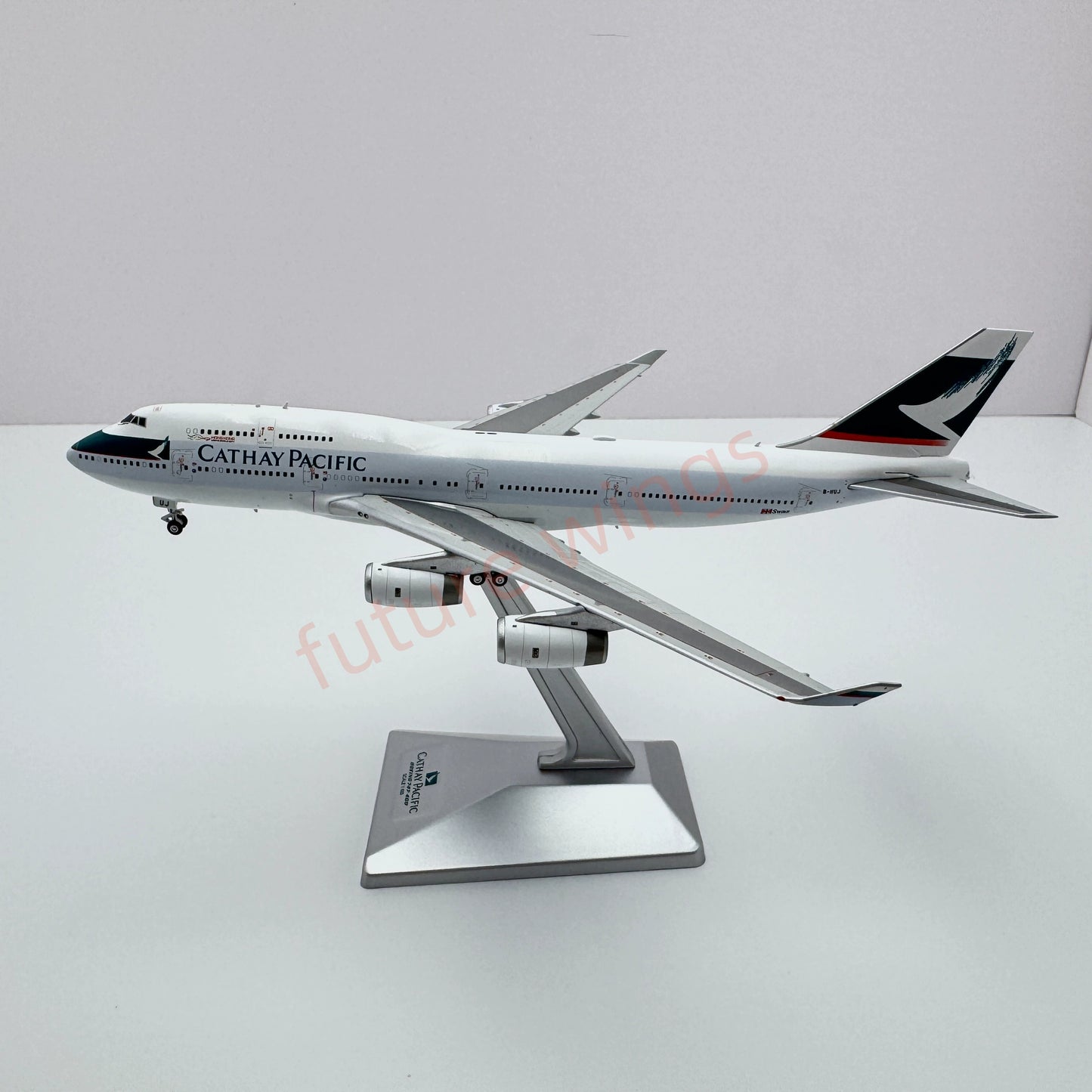 1:400 YY Wings Cathay Pacific B747-400 B-HUJ Aircraft Model Free Tractor+Stand