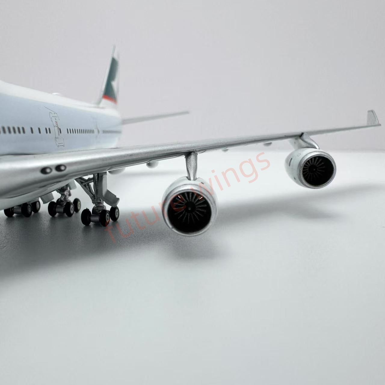 1:400 YY Wings Cathay Pacific B747-400 B-HUJ Aircraft Model Free Tractor+Stand