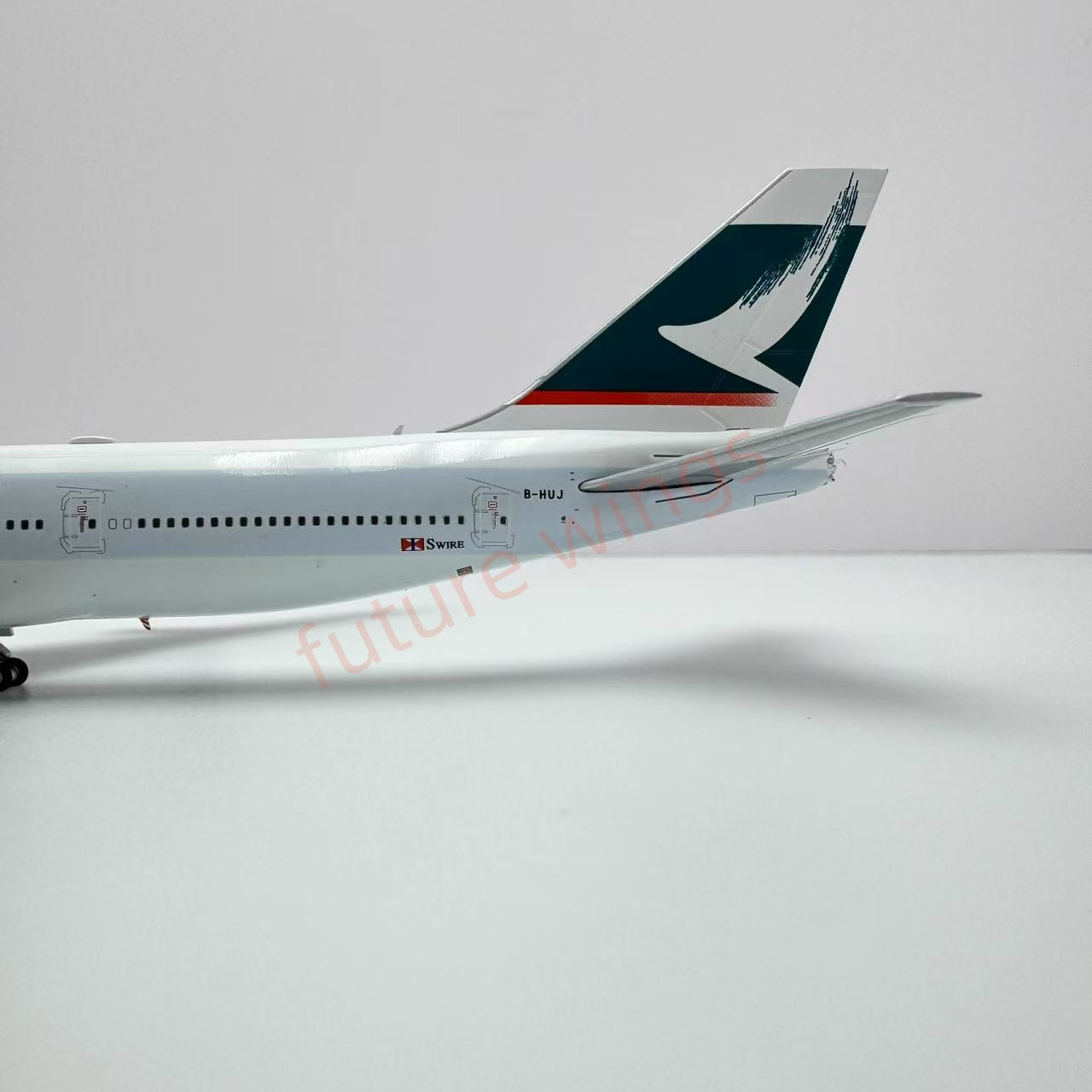 1:400 YY Wings Cathay Pacific B747-400 B-HUJ Aircraft Model Free Tractor+Stand