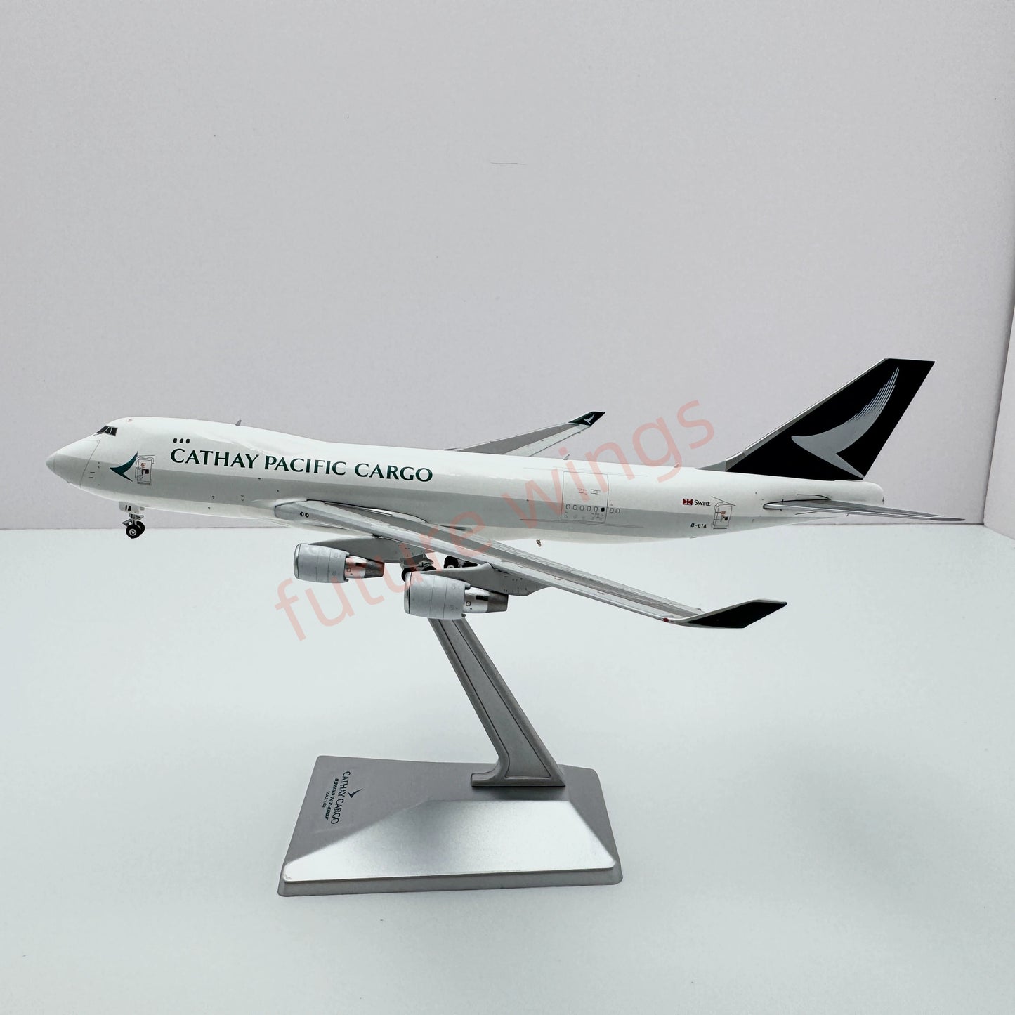 1:400 YY Wings Cathay Pacific Cargo B747-400F B-LIA Aircraft Model+Free Tractor