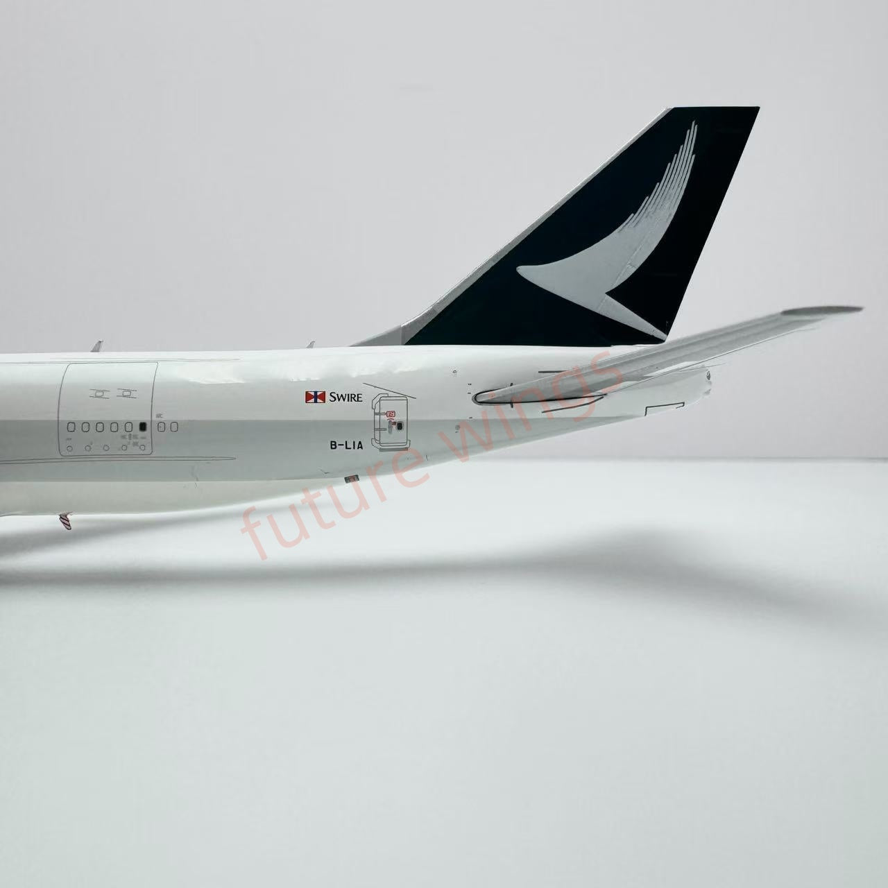 1:400 YY Wings Cathay Pacific Cargo B747-400F B-LIA Aircraft Model+Free Tractor