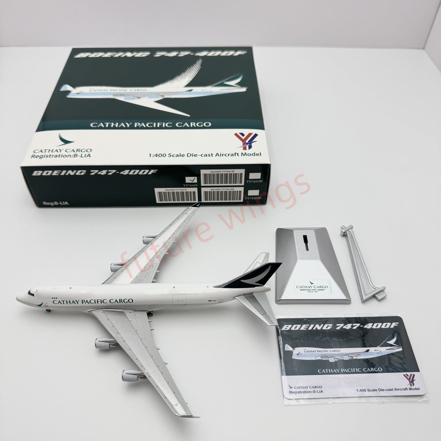 1:400 YY Wings Cathay Pacific Cargo B747-400F B-LIA Aircraft Model+Free Tractor