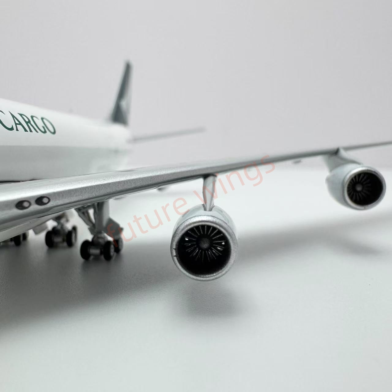 1:400 YY Wings Cathay Pacific Cargo B747-400F B-LIA Aircraft Model+Free Tractor