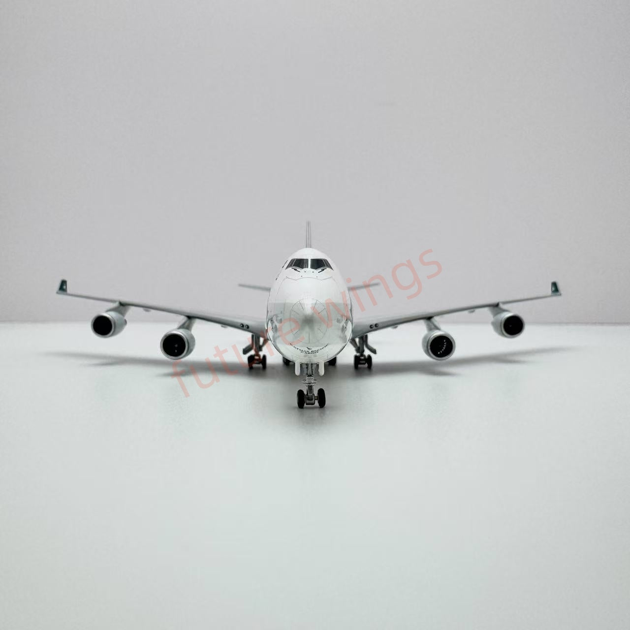 1:400 YY Wings Cathay Pacific Cargo B747-400F B-LIA Aircraft Model+Free Tractor