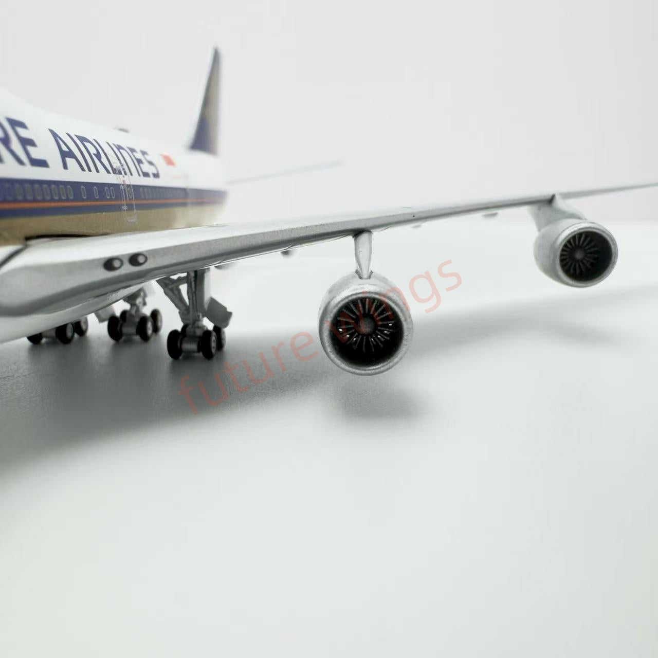 1:400 YY Wings Singapore Airlines B747-400 9V-SMU Aircraft Model Free Tractor+Stand