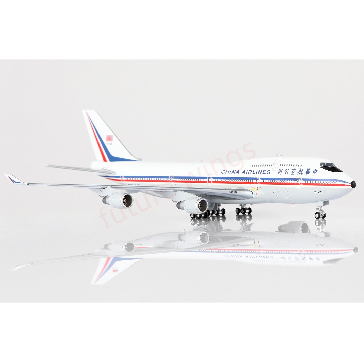 1:400 Kylin Model China Airlines B747-400 B-165 Aircraft Model Free Tractor+Stand