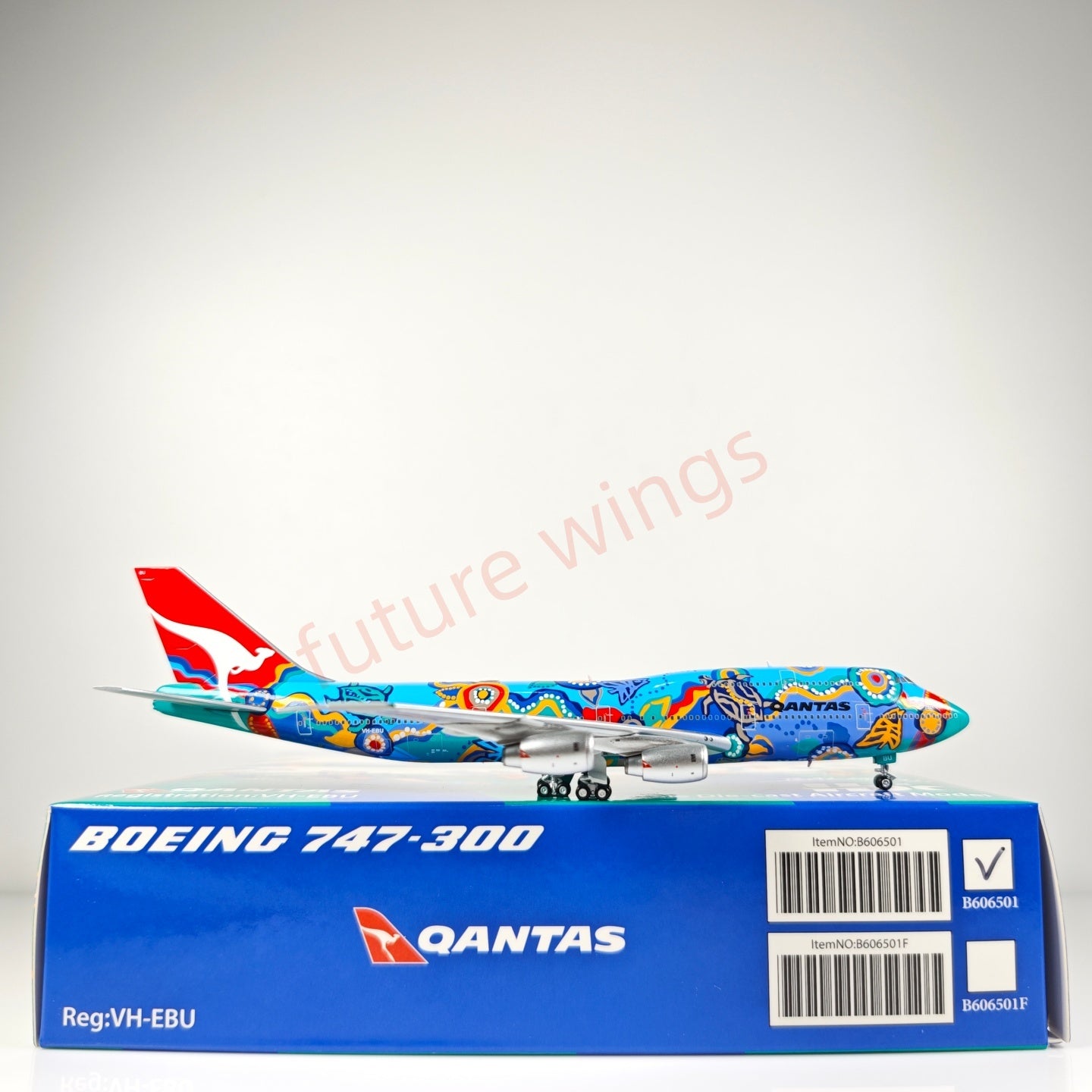 1:400 HX Models Qantas Airways B747-300 VH-EBU Aircraft Model Free Tractor +Stand