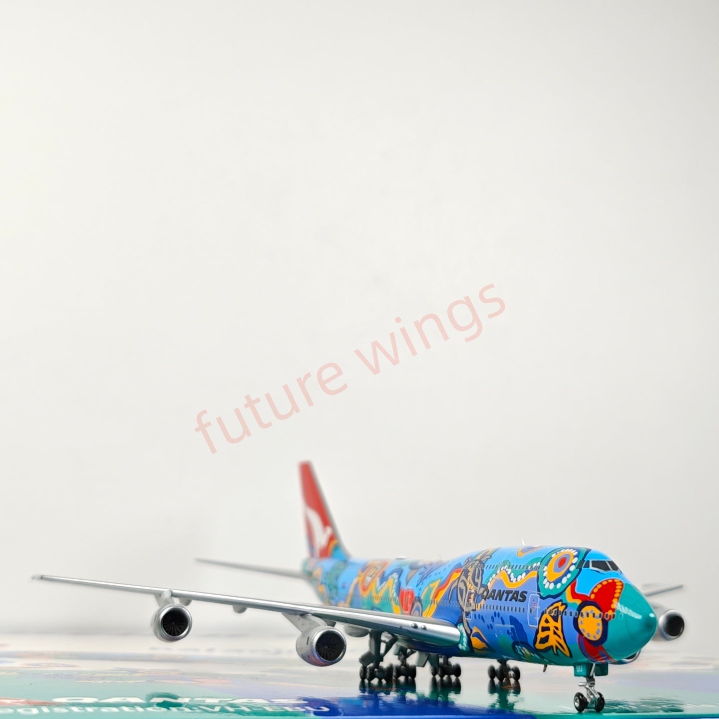 1:400 HX Models Qantas Airways B747-300 VH-EBU Aircraft Model Free Tractor +Stand